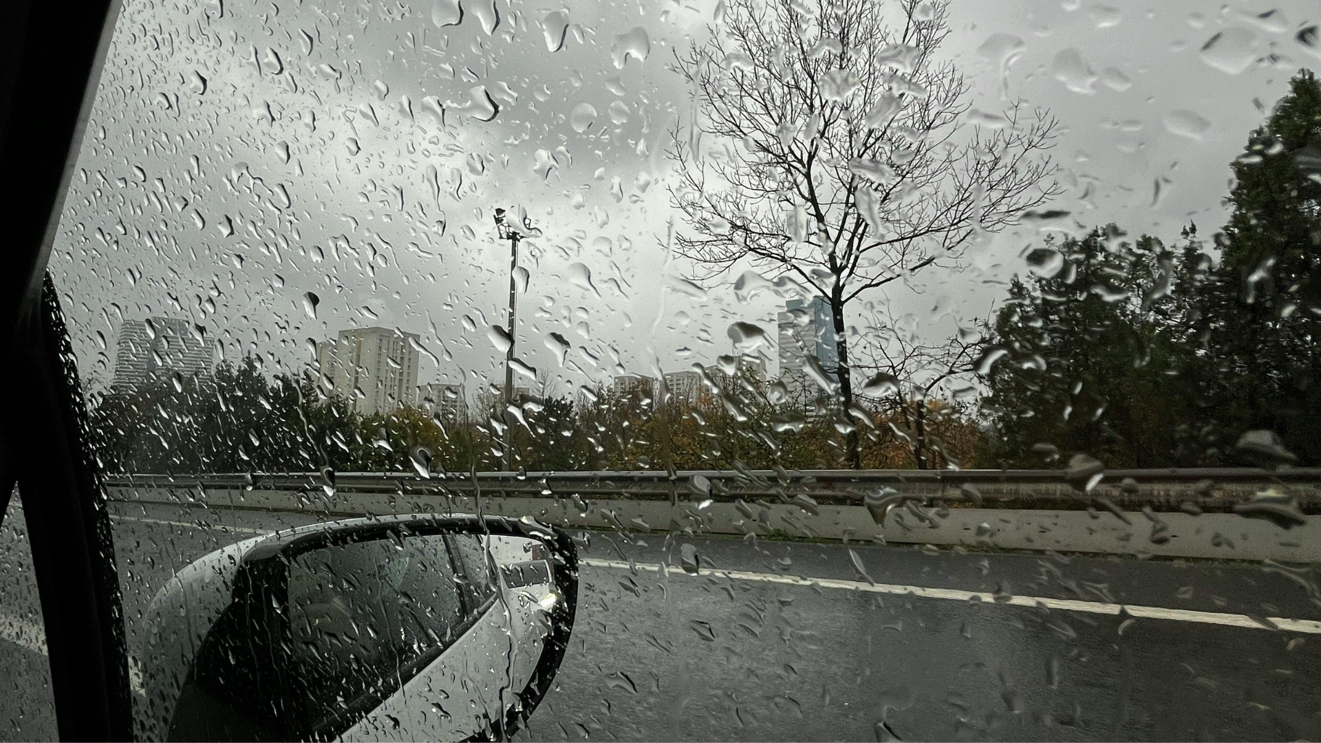 How to Avoid Rear-End Collisions During Bad Weather Conditions